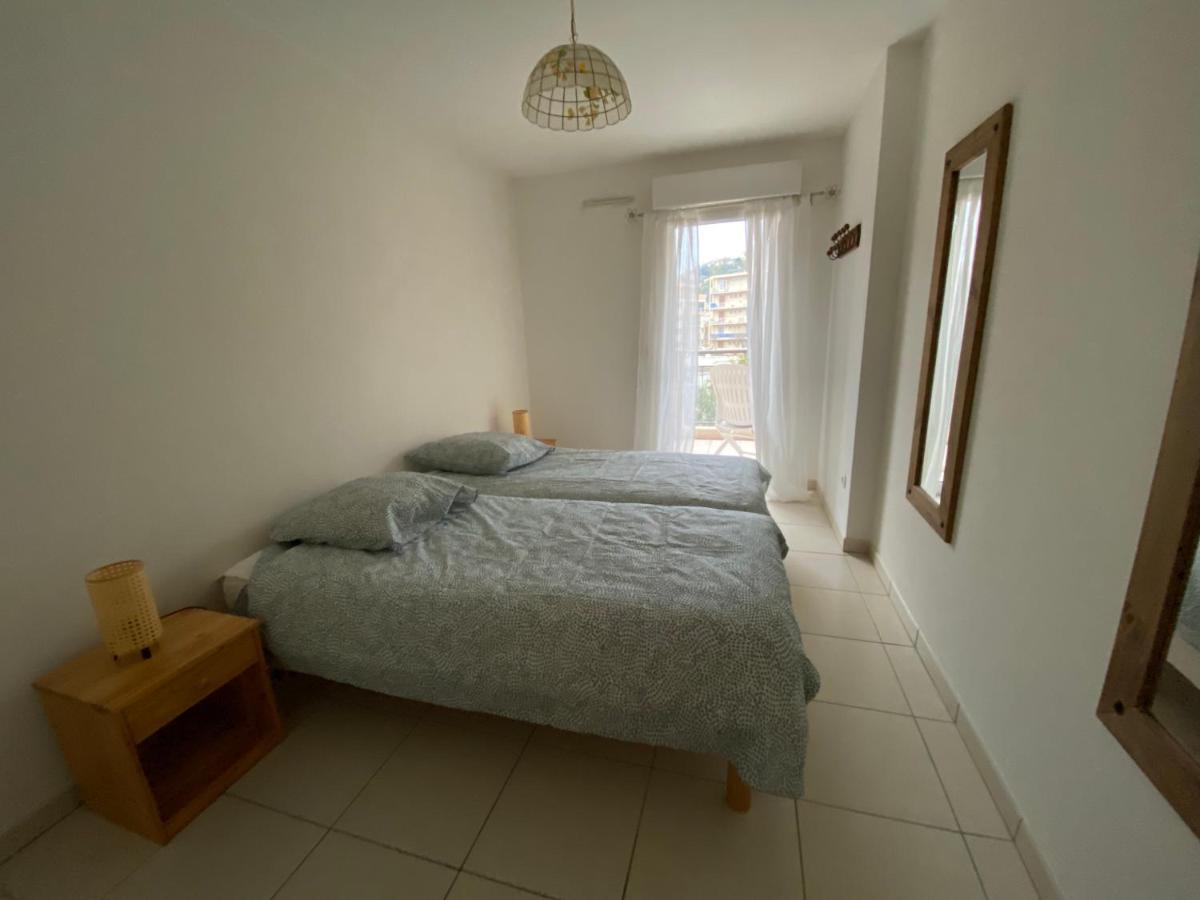 Beau 3 P. Parfaitement Situe Et Place De Parking A Disposition Menton Exterior foto