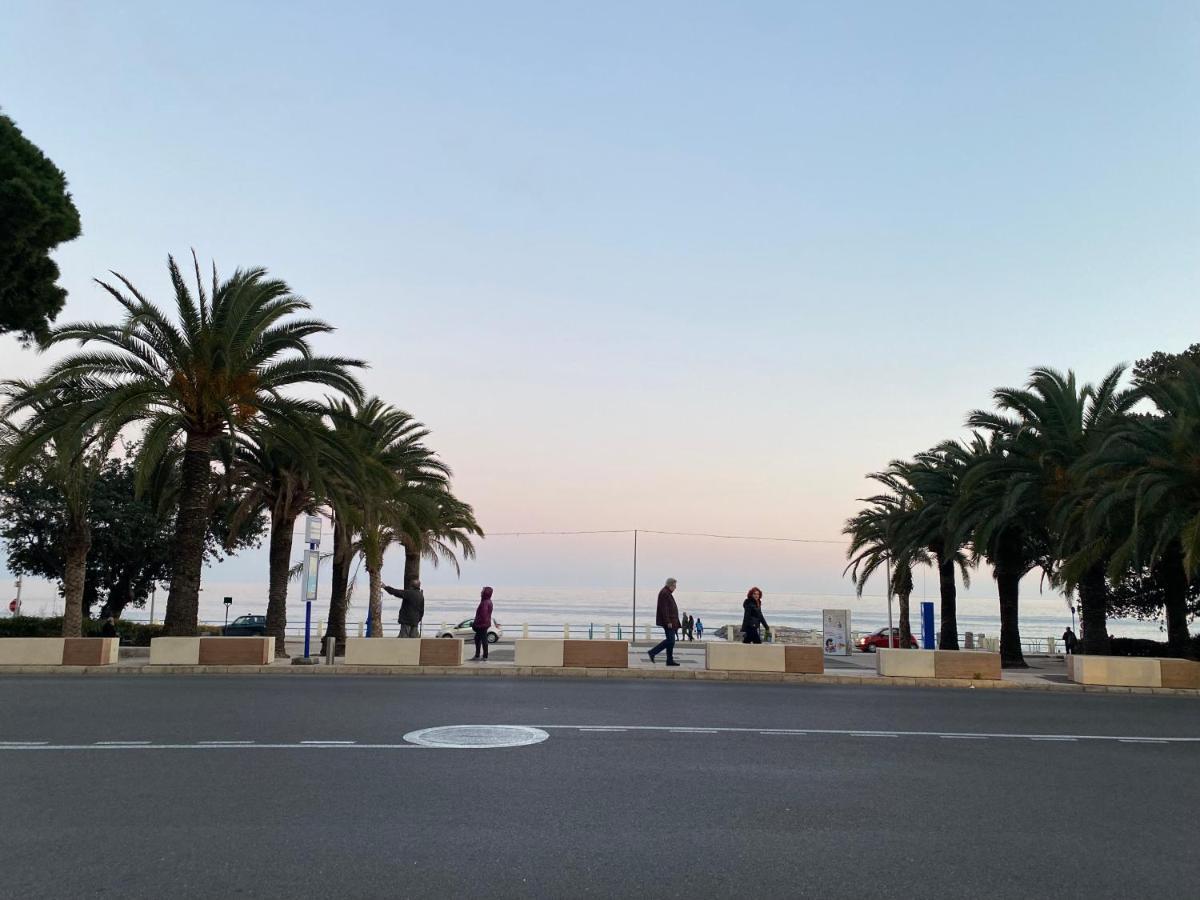 Beau 3 P. Parfaitement Situe Et Place De Parking A Disposition Menton Exterior foto
